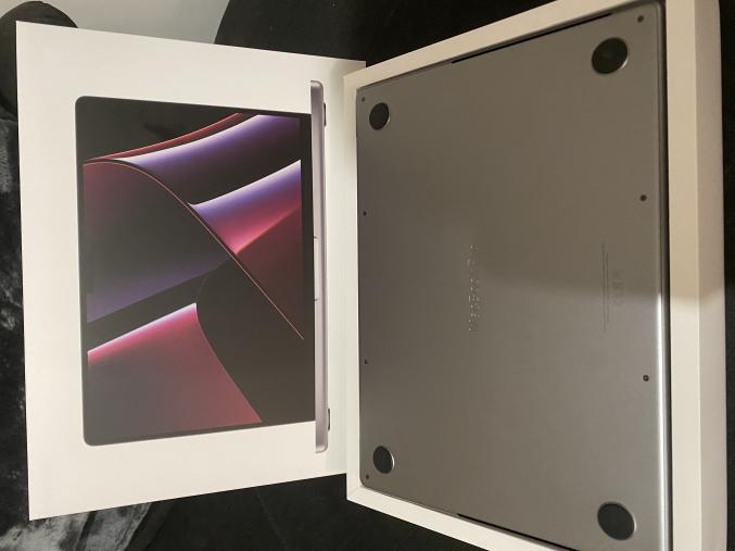 Macbook pro M2 Max 14pouce 96go 2To 12C CPU 38C GPU