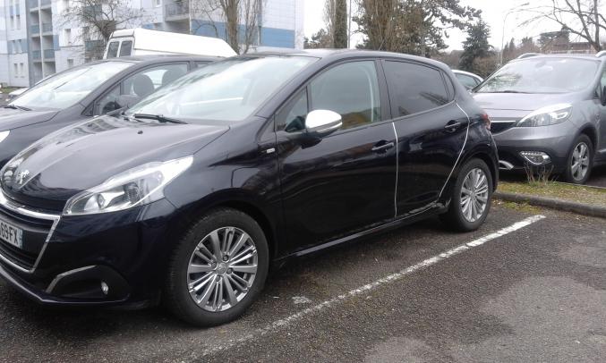 Peugeot 208 moins d'un an