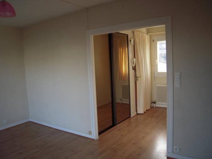 T3 vide loué à l'année 