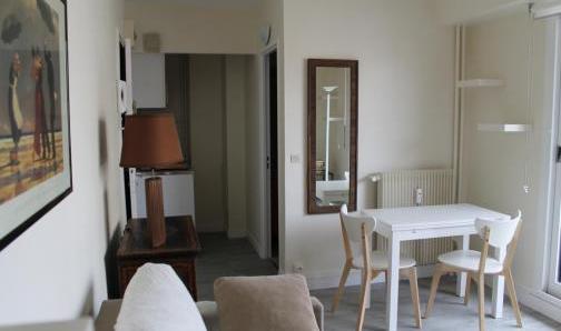 Très Beau Studio à Paris 11