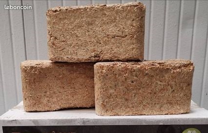 Bois de chauffage bûches de bois densifié