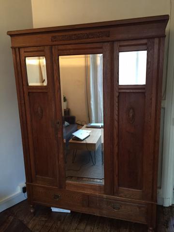 Armoire à glace ancienne en bois massif