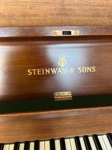 Piano droit Steinway & Sons
