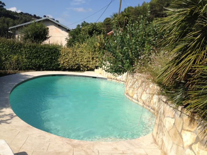 CHARMANTE VILLA INDIVIDUELLE DE 170M² + DEPENDANCES SUR GRAND TERRAIN