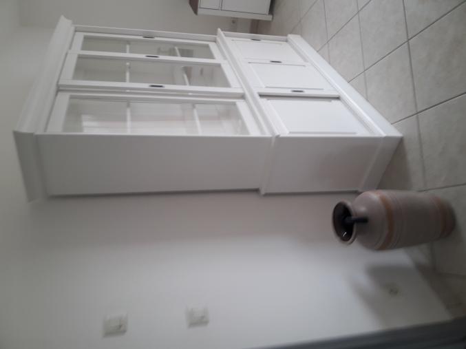 Très joli vaisselier blanc