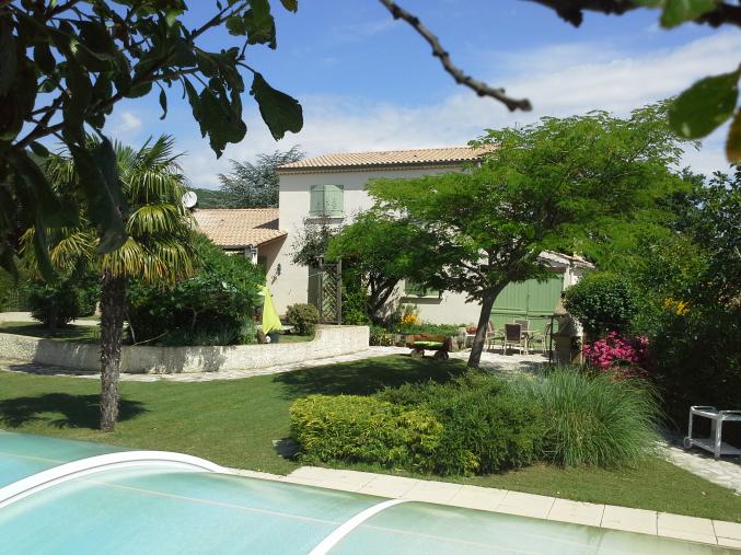 Maison 8 pièces avec piscine couverte