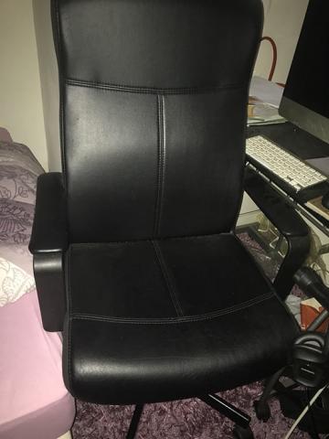 Chaise de bureau en cuir noir
