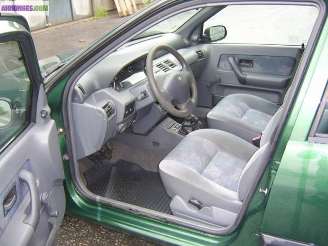 Renault Clio 1.2 8v en très bon état