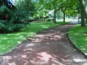 Jardinage, entretiens espaces verts, tonte, taille des haies, débroussaillage, coupe d'arbres, désherbage thermique