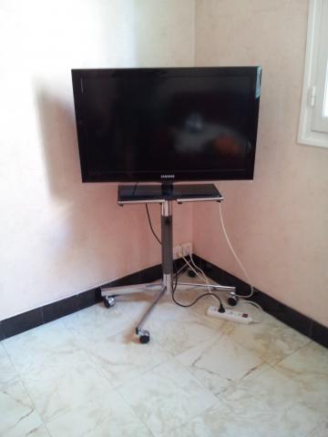 TV Samsung écran plat 80 cm