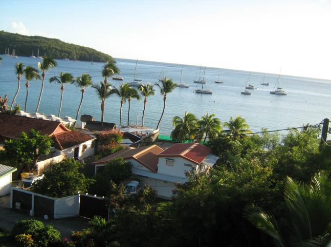 Maison à Grande Anse. Vue Caraïbe, plage à 60m.