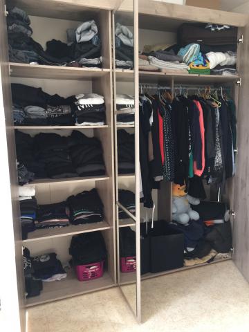 Comme neuve armoire 6 étagères + penderie