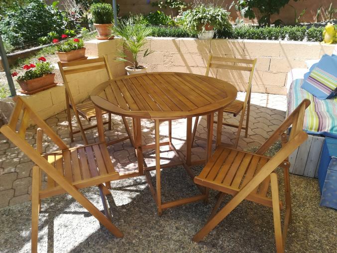 Table et chaises de terrasse