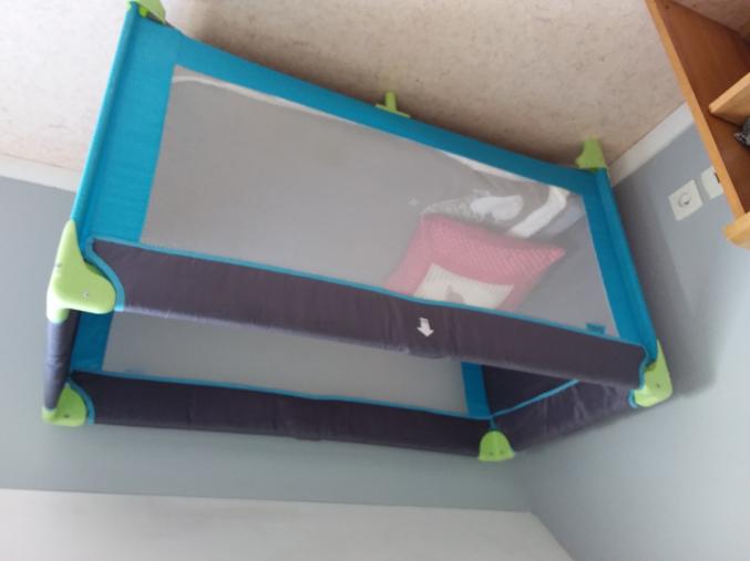 Lit parapluie avec matelas