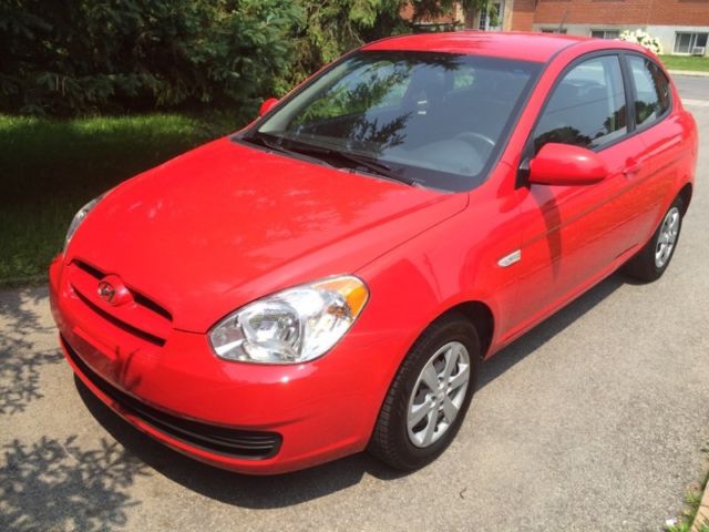 Excellent hyundai accent rouge à vendre ! Négociable.