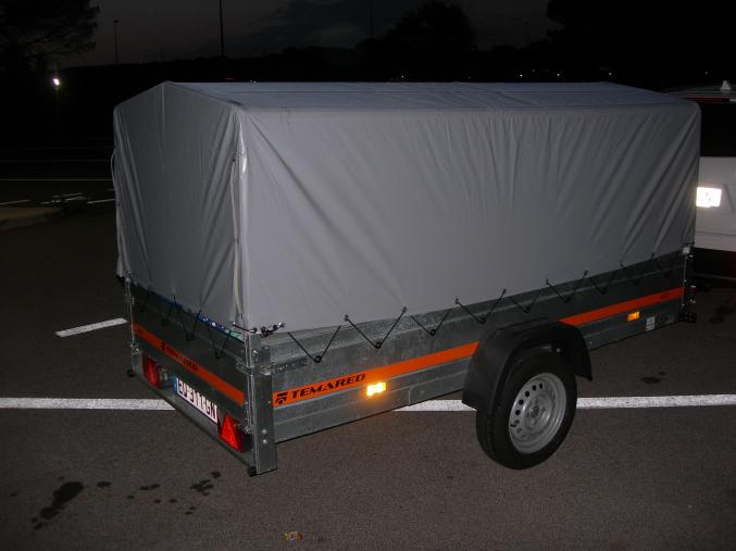 GRANDE REMORQUE BÂCHÉE