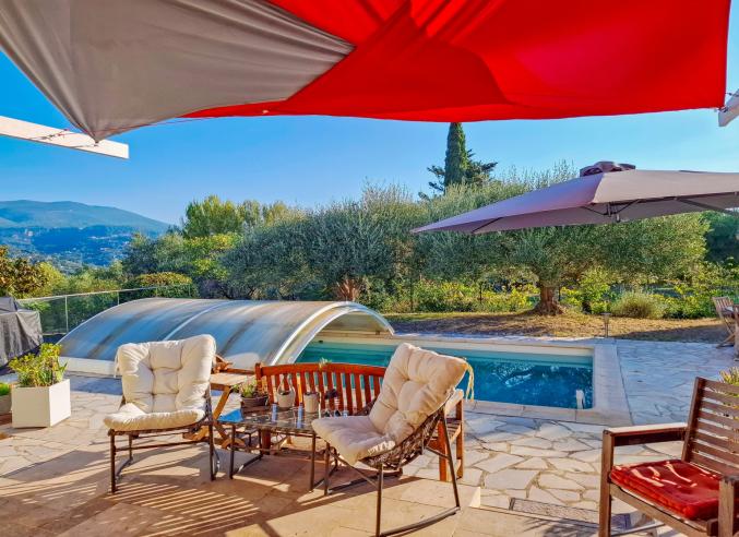 Villa réservée à clientèle attentive à l’esthétique à Peymeinade avec superbe vue montagne 