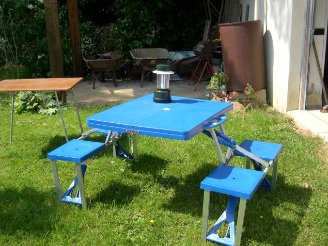 ValiseTABLE+4TABOURETS+LAMPE