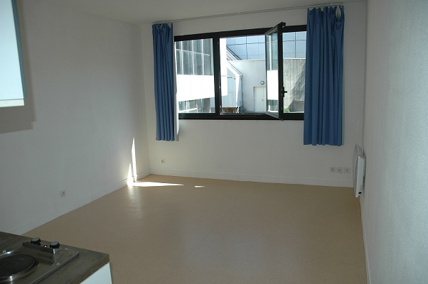 Beau studio prox facs, commerces, 