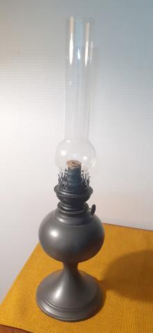Lampe à huile entièrement en étain. Parfait état 