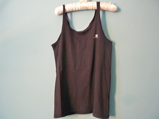 T-shirt Domyos feille 12 ans sport noir TBE 