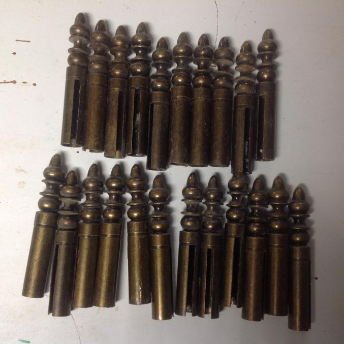 Cache paumelle en laiton vieilli