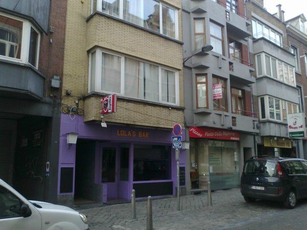 Beau rez commercial idéalement situé dans un quartier animé