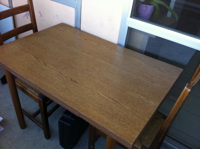 Table extensible + 2 chaises