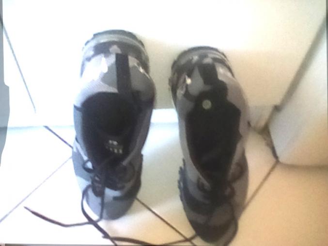 Chaussure mixte  pointure 43 à (25€ ou 20 €)