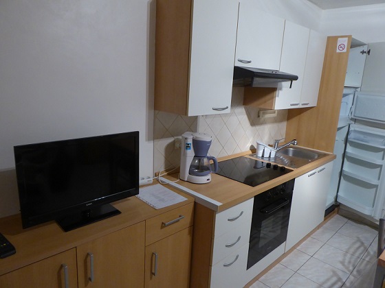 Petite maison avec un parking privé. Plages à 2 km.