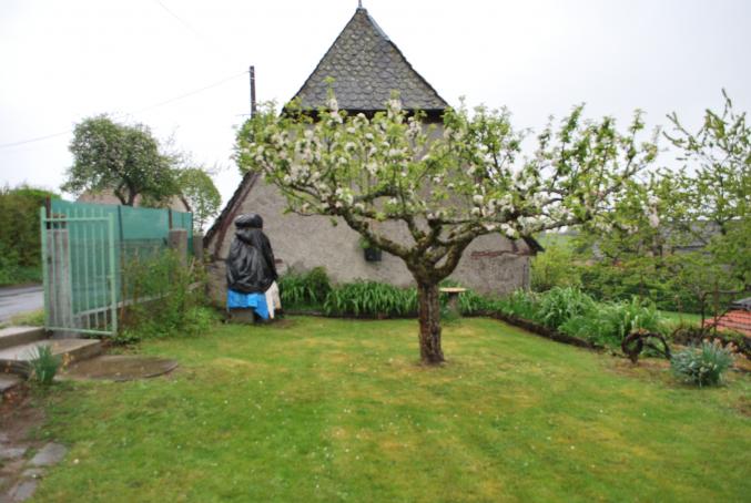 Maison jardinet et grange