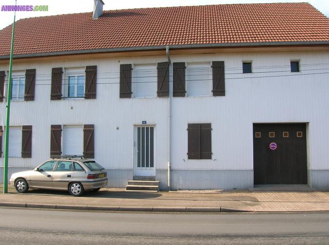 Appartement ds maison  f3