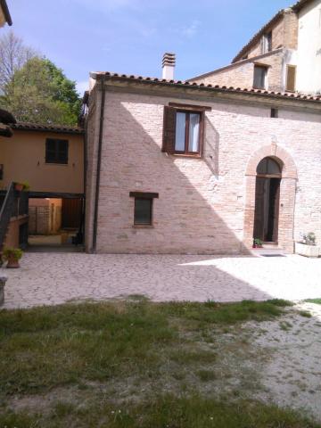 Italie / Maison de village 500m alt.