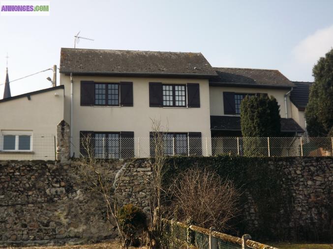 MAISON AU CENTRE D'UN BOURG