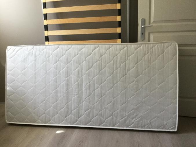 Lit avec matelas