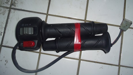 Poignée + commodo scooter Peugeot 100