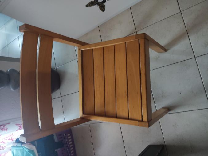 Table salle a manger avec 6 chaises 