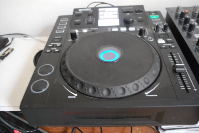 Deux CDJ 700 + Behringer ddm4000