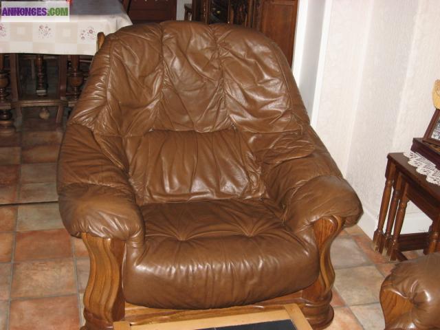 CANAPE ET 2 FAUTEUILS EN CUIR