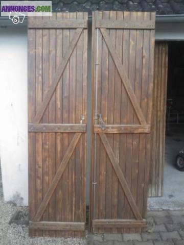 Volets en bois massif