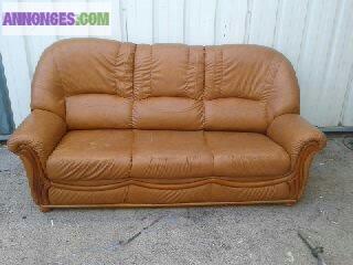 Canapé marron socle en bois