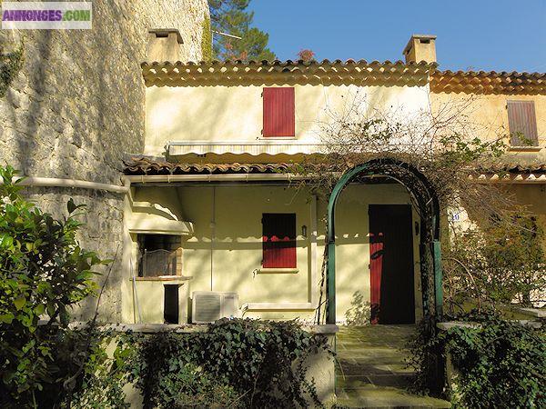 Vente petite maison avec terrasse et piscine