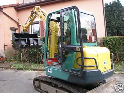 Magnifique Mini Pelle b 25 v bon etat