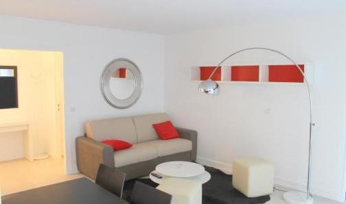 F2 pièce(s) 1 chambre(s) Rue Malar à Paris 7ème 