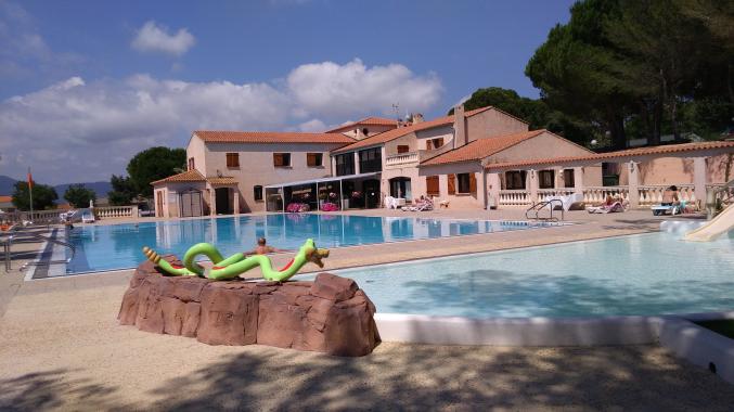 Mobil home clim camping3* piscine plage 1km