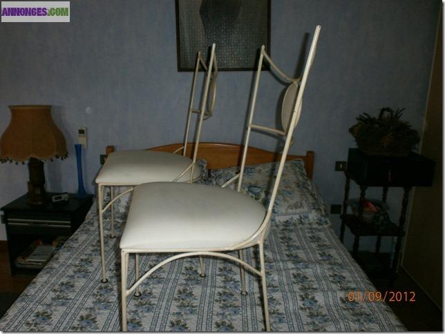 Chaises en fer blanc