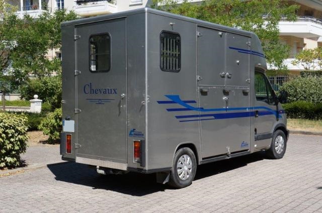Camion VL Chevaux RENAULT MASTER 120 cv