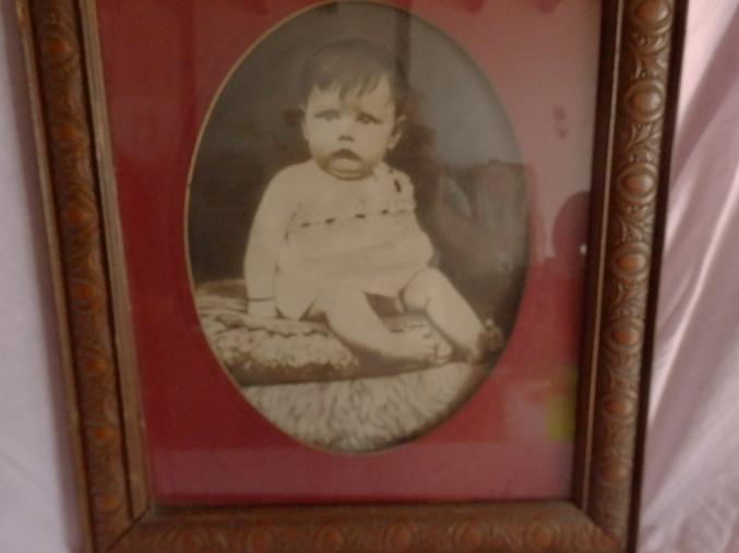 TR2S VIEUX CADRE PHOTO RETROUVER AU GRENIER IL DATDE DE ?????