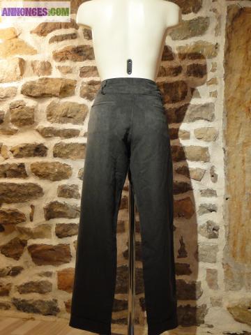 VÊTEMENT FEMME: PANTACOURT / CORSAIR (T44) NEUF avec ETIQUETTE