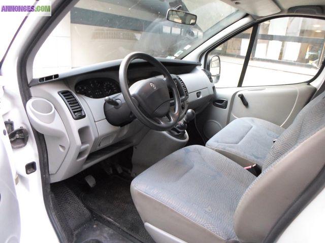 Renault Trafic ii passenger dci 82 expression 9pl